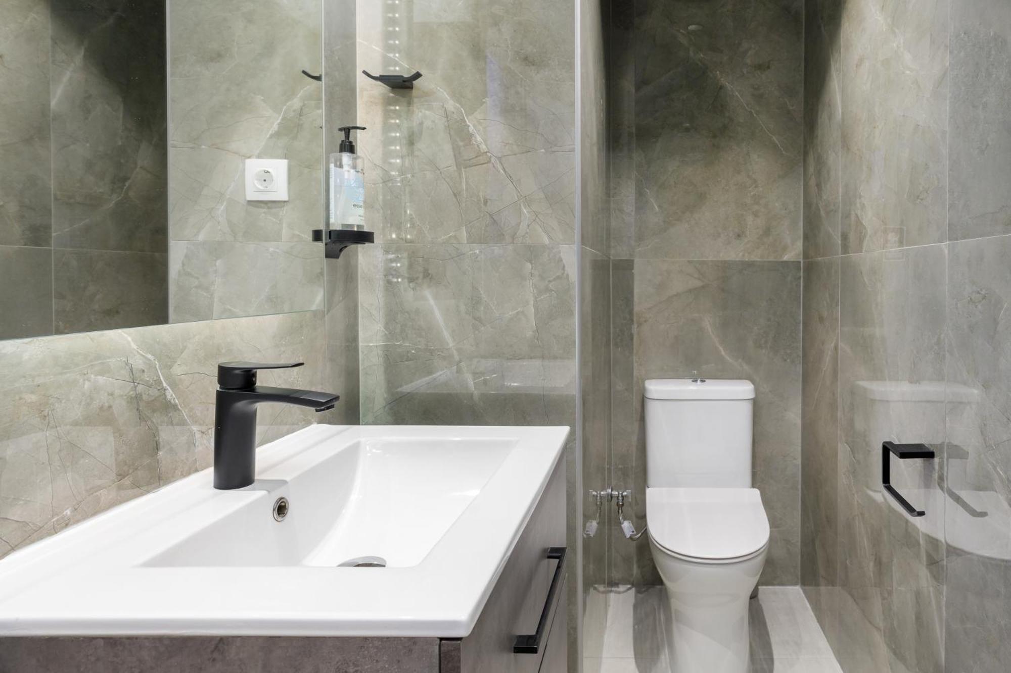 Aura F24 Apartments By Halu! - Vibrant Neighbourhood Salonicco Esterno foto
